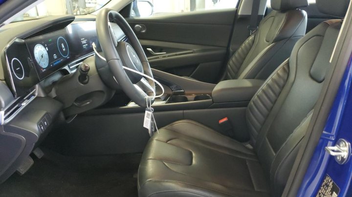 Hyundai Elantra  2024