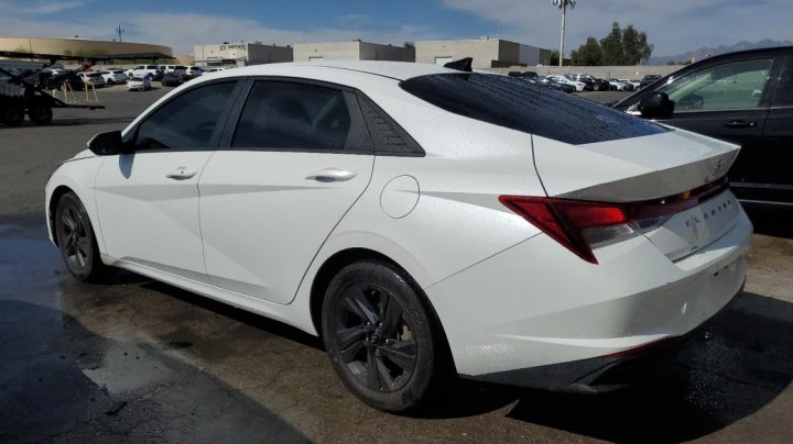 Hyundai Elantra  2021