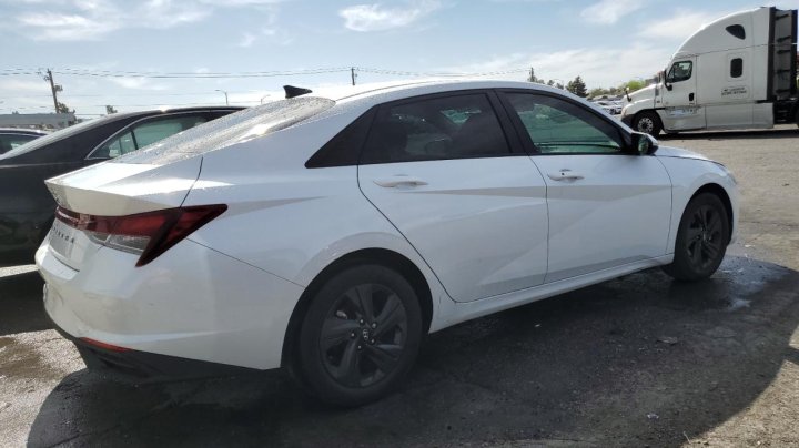 Hyundai Elantra  2021