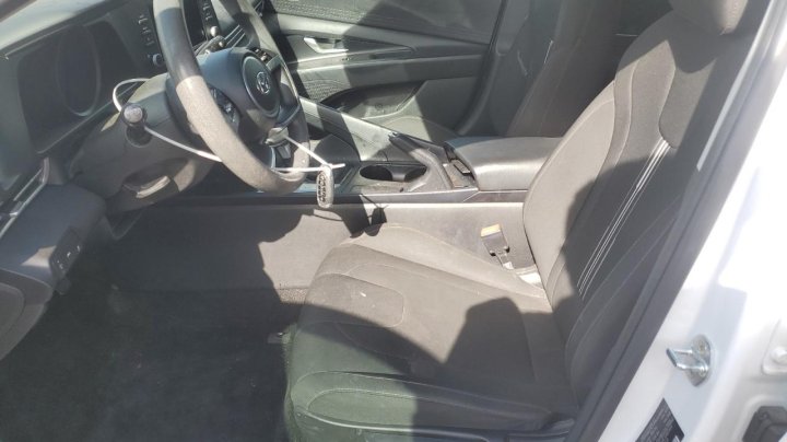 Hyundai Elantra  2021