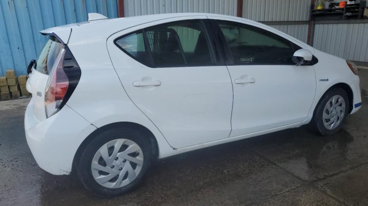 Toyota PRIUS C  2016