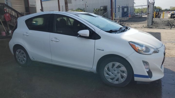 Toyota PRIUS C  2016
