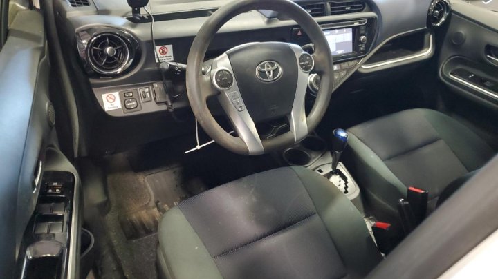 Toyota PRIUS C  2016