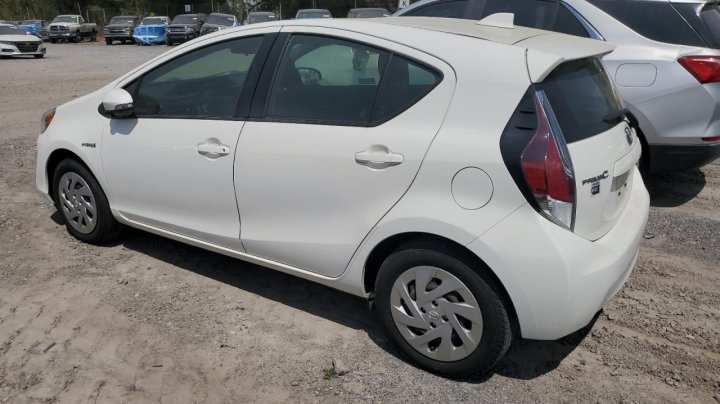 Toyota PRIUS C  2016