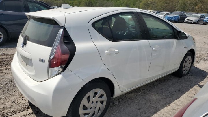 Toyota PRIUS C  2016