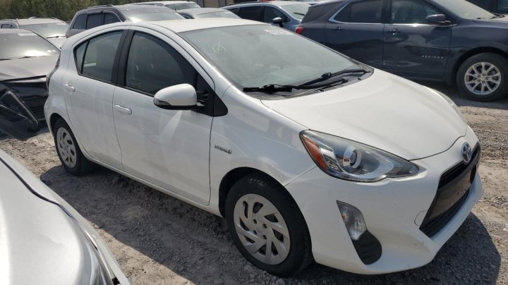 Toyota PRIUS C  2016
