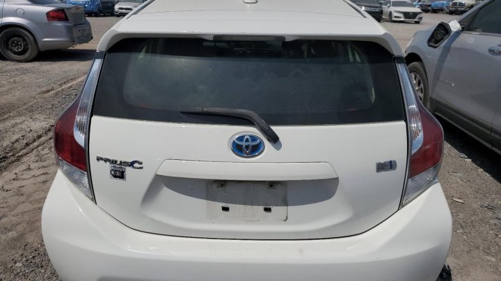 Toyota PRIUS C  2016