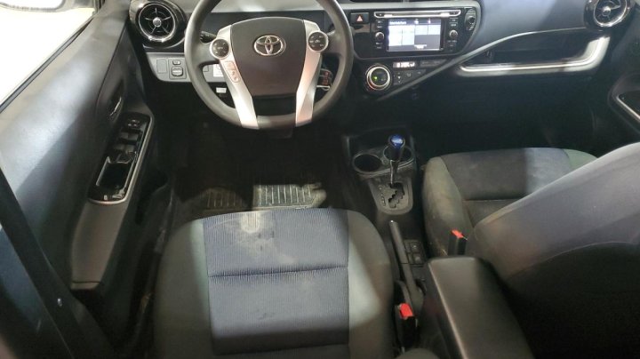 Toyota PRIUS C  2016