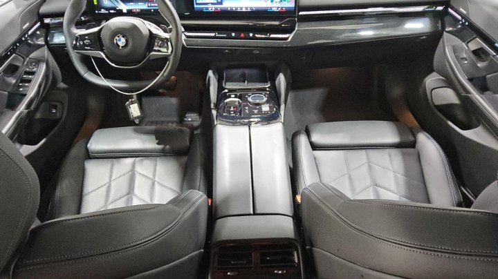 BMW 530  2024