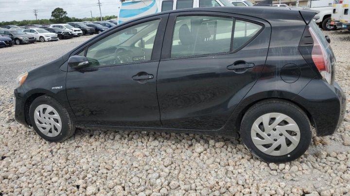 Toyota PRIUS C  2016