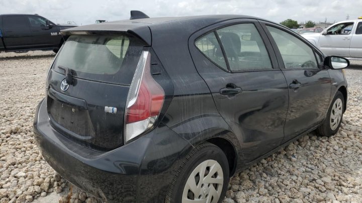 Toyota PRIUS C  2016