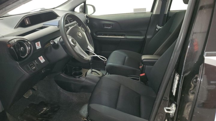 Toyota PRIUS C  2016