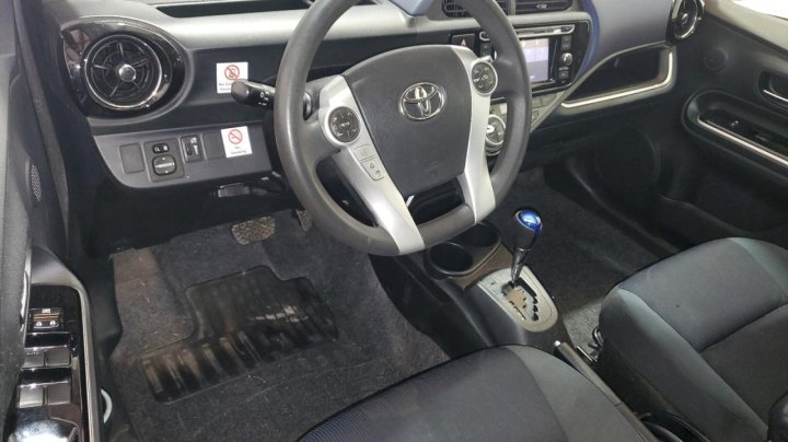 Toyota PRIUS C  2016