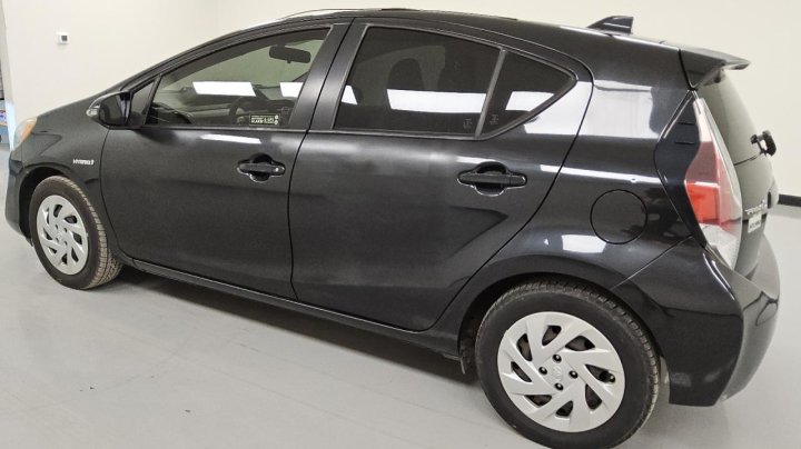 Toyota PRIUS C  2016