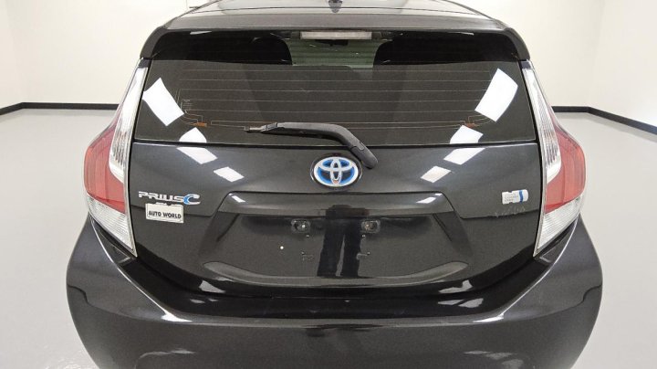 Toyota PRIUS C  2016