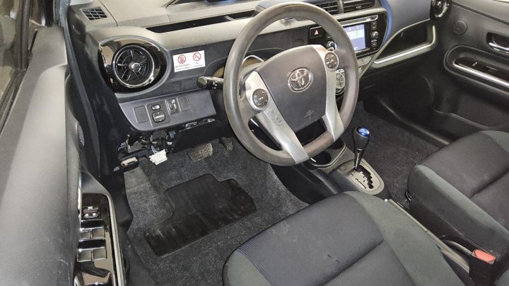 Toyota PRIUS C  2016