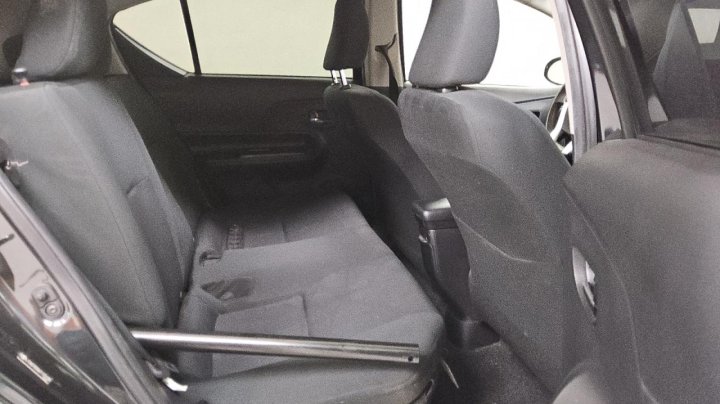 Toyota PRIUS C  2016