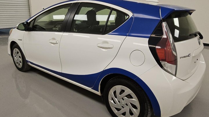 Toyota PRIUS C  2016