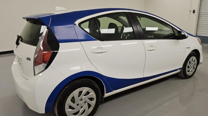Toyota PRIUS C  2016