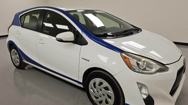 Toyota PRIUS C  2016