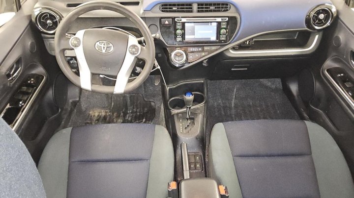 Toyota PRIUS C  2016