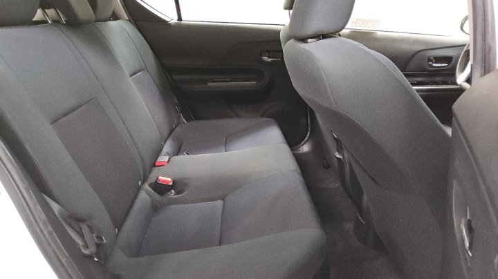 Toyota PRIUS C  2016