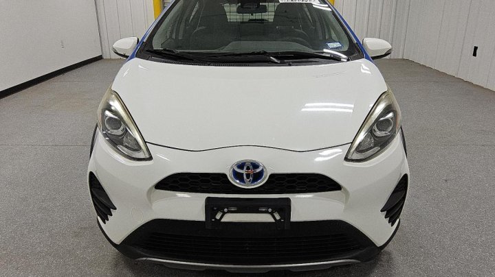 Toyota PRIUS C  2018