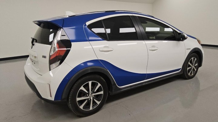 Toyota PRIUS C  2018