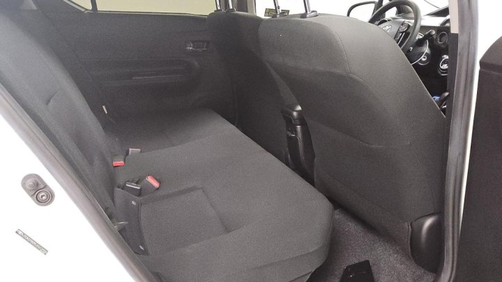 Toyota PRIUS C  2018