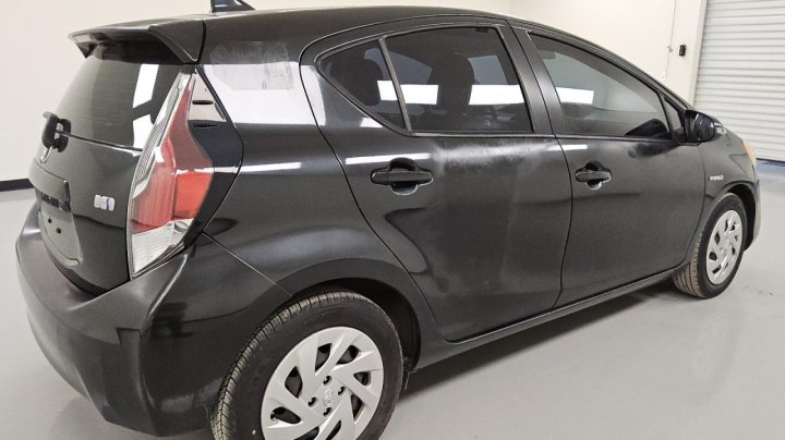 Toyota PRIUS C  2016