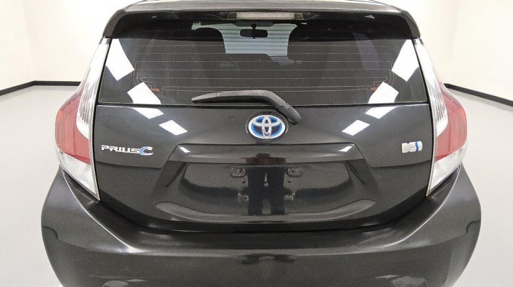 Toyota PRIUS C  2016