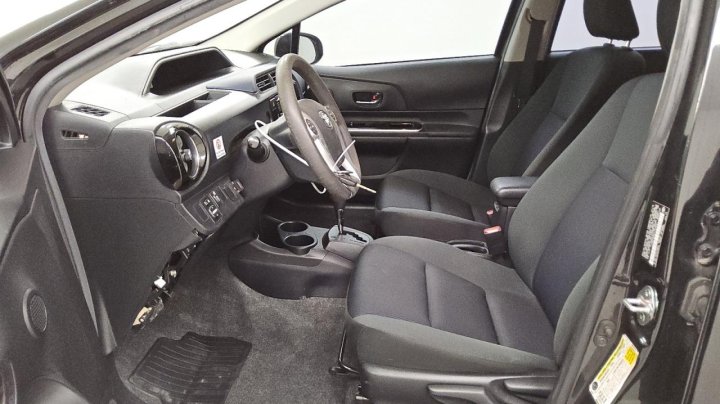 Toyota PRIUS C  2016