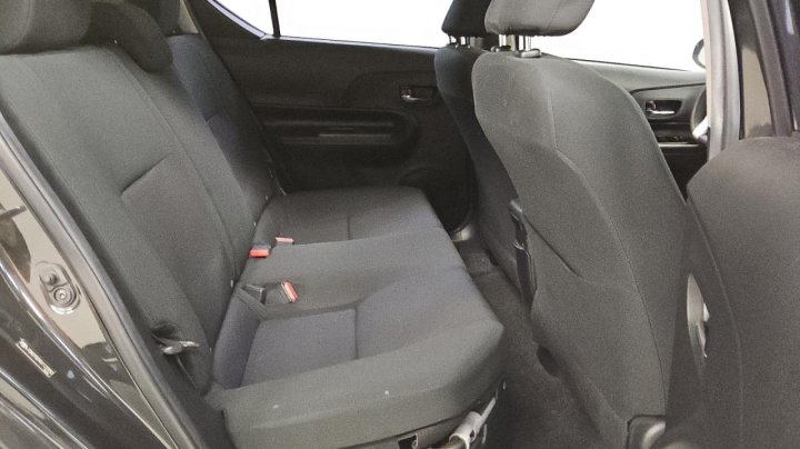 Toyota PRIUS C  2016
