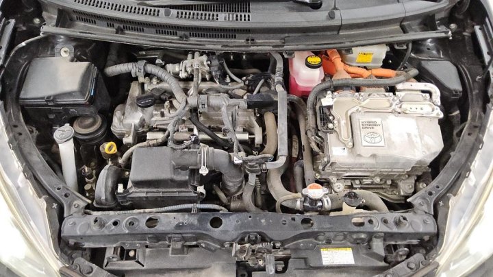 Toyota PRIUS C  2016