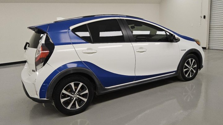 Toyota PRIUS C  2018