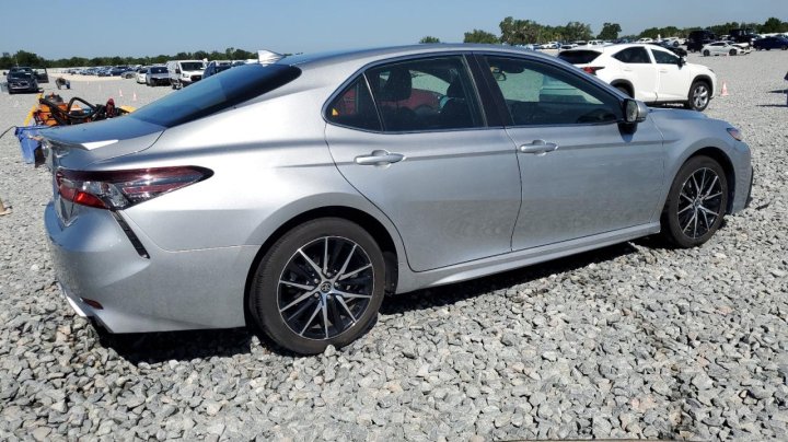 Toyota Camry  2023