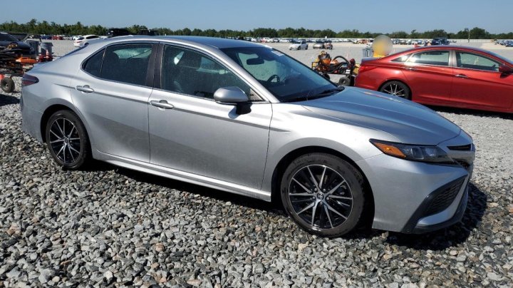 Toyota Camry  2023