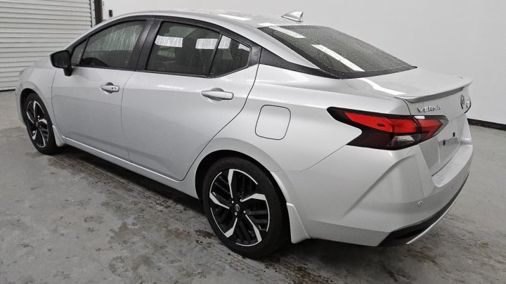 Nissan Versa  2023