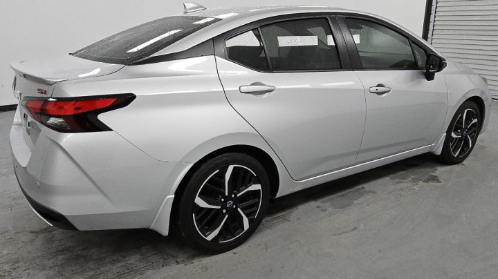 Nissan Versa  2023