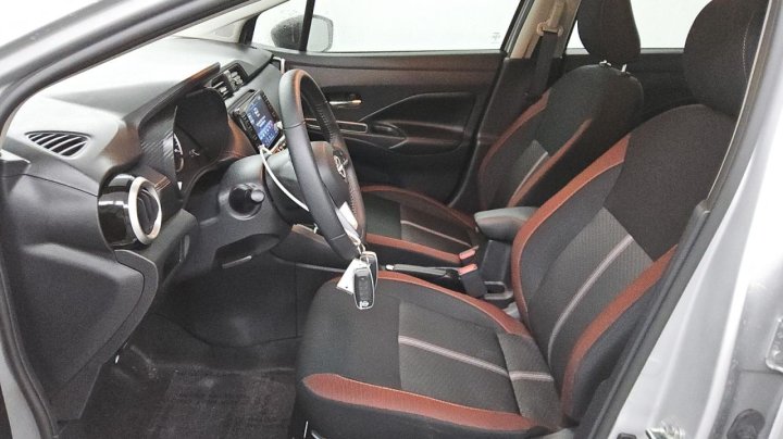 Nissan Versa  2023