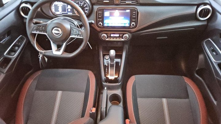 Nissan Versa  2023