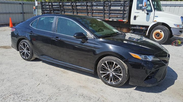 Toyota Camry  2020