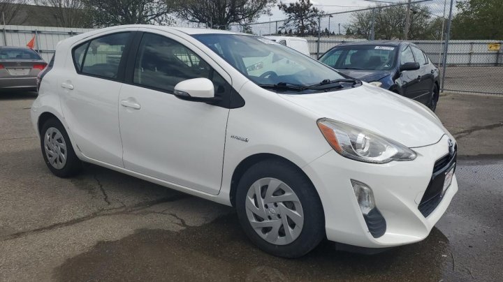 Toyota PRIUS C  2016