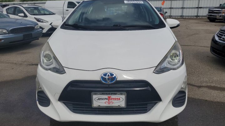 Toyota PRIUS C  2016