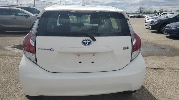 Toyota PRIUS C  2016