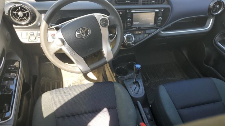 Toyota PRIUS C  2016