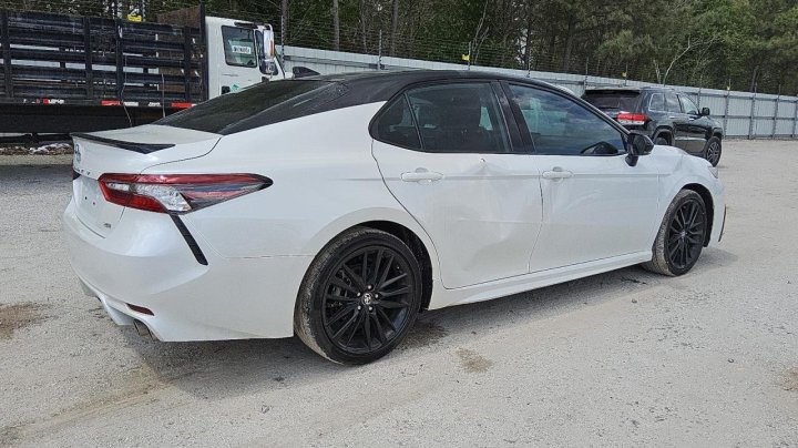 Toyota Camry  2021