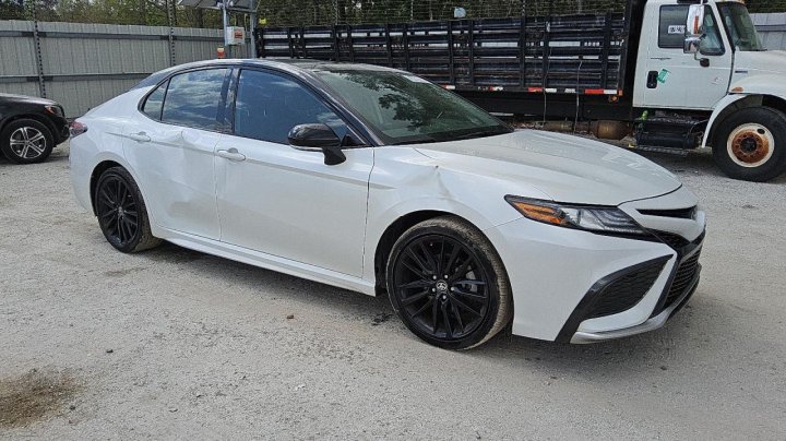 Toyota Camry  2021