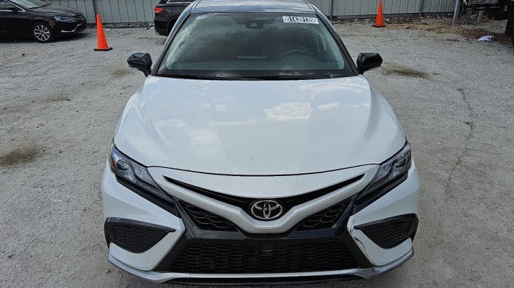 Toyota Camry  2021