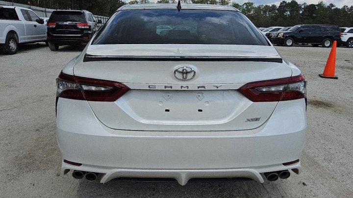 Toyota Camry  2021